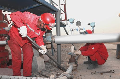中石化員工戰(zhàn)高溫酷暑 奮力跑出增儲(chǔ)上產(chǎn) 加速度